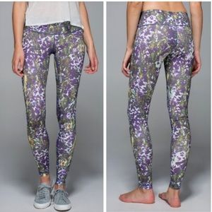 Lululemon Wunder Under II Luxtreme purple Floral iris  6 30inseam
